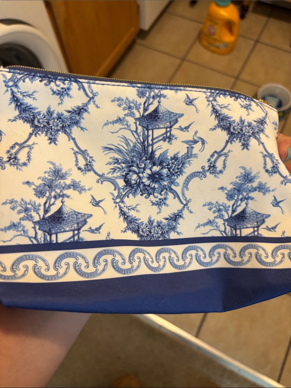 Estee Lauder Blue and White Toile Makeup Pouch with Gold Charm - Picture 4 of 5